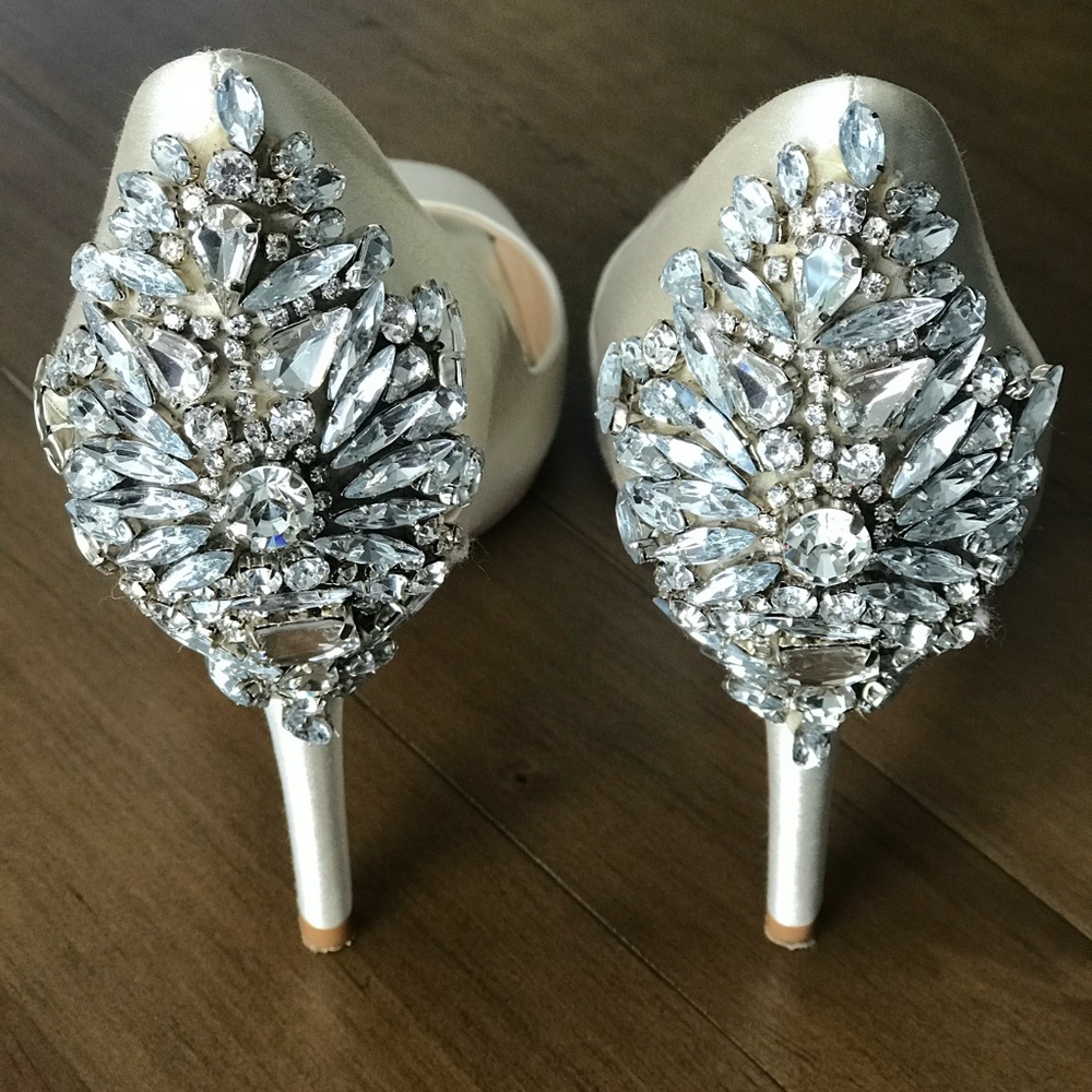 Ivory Satin Badgley Mischka formal shoes.